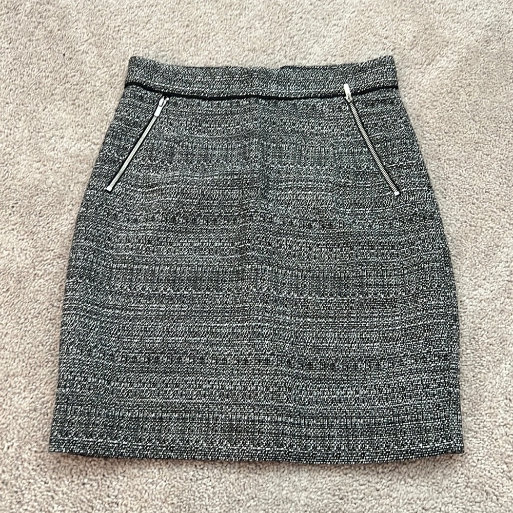Skirt; 6 (runs VERY SMALL, so more like 0); Good Condition